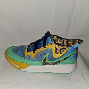 NIB Nike Kyrie 8 Go SE Basketball Shoe Sneaker DV3018-400 Youth 7Y or 8.5W